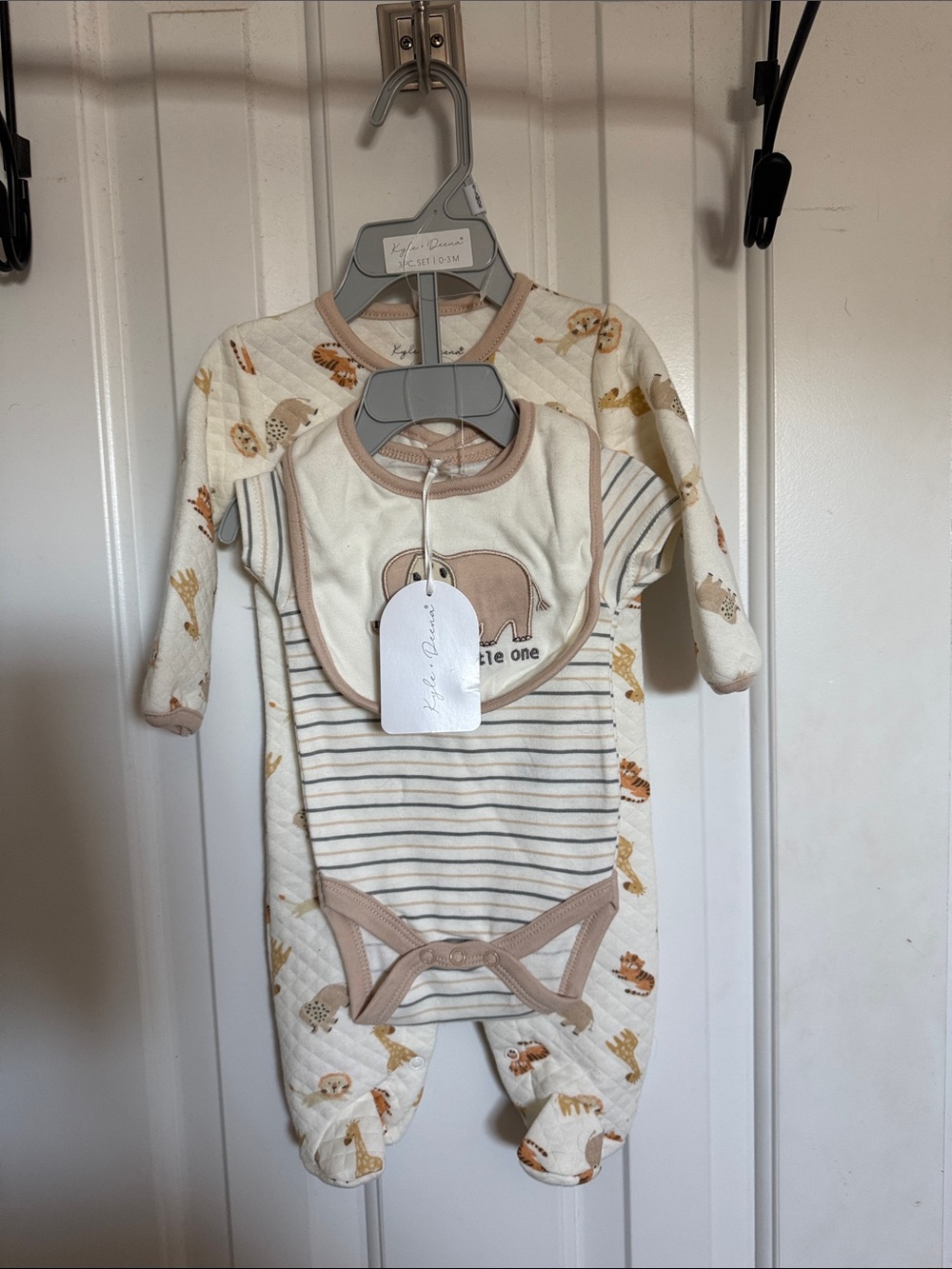 Neutral Elephant Footie & Bib Set - Cream/Tan